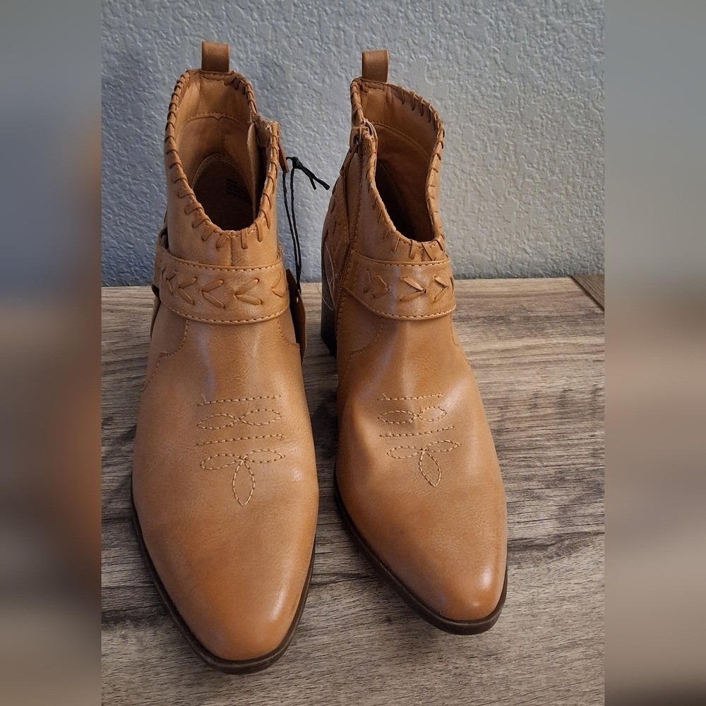 NWT FRYE And Co. Women 9.5 Tan Palma Stacked Heel Ankle Cowboy Boot Western Wear